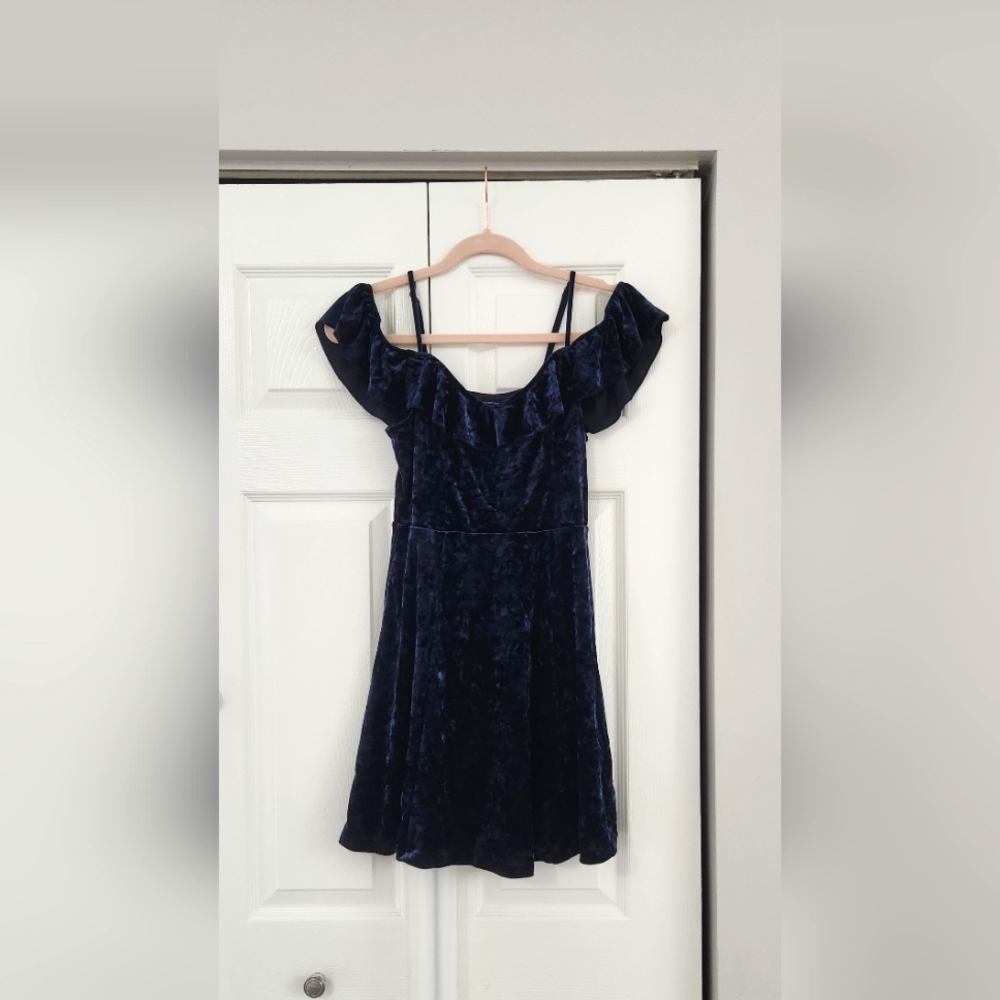 American Eagle AE Outfitters crushed velvet off the shoulder dress size small S